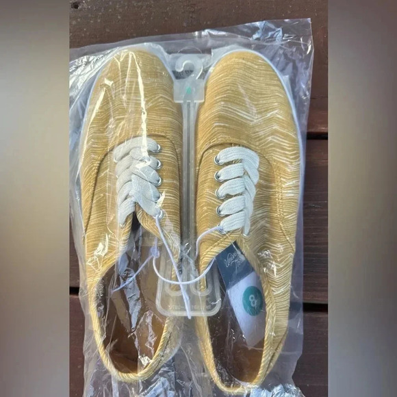 NWT-Women’s Universal Thread Tennis Shoes. Size 8. - Picture 3 of 6